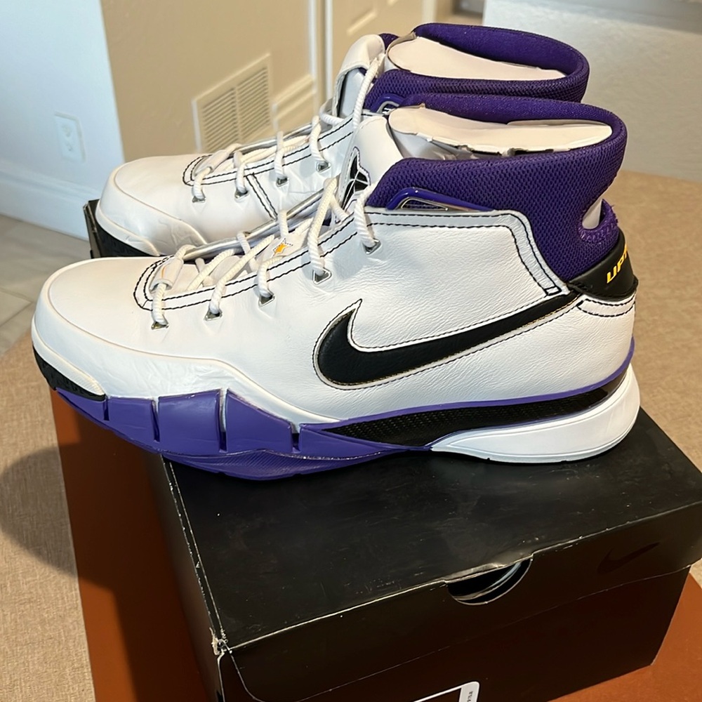 Men’s Nike Kobe 1 protro “81 points”size 10.5